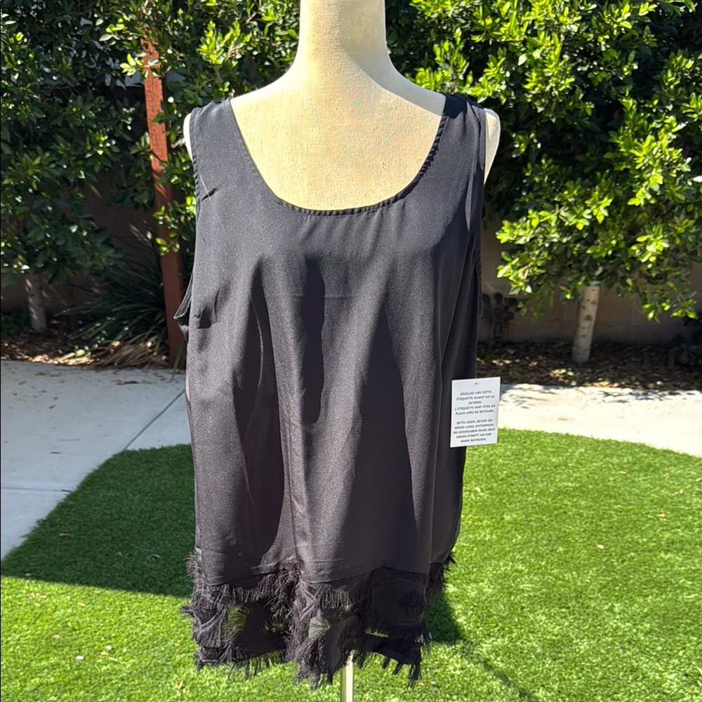 Elegant Black Sleeveless Tank Top with lace detail